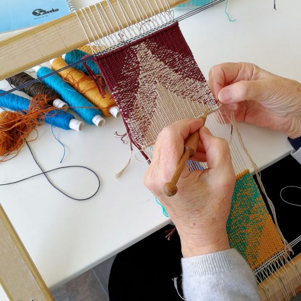 Beginners Tapestry Weaving - Image 15